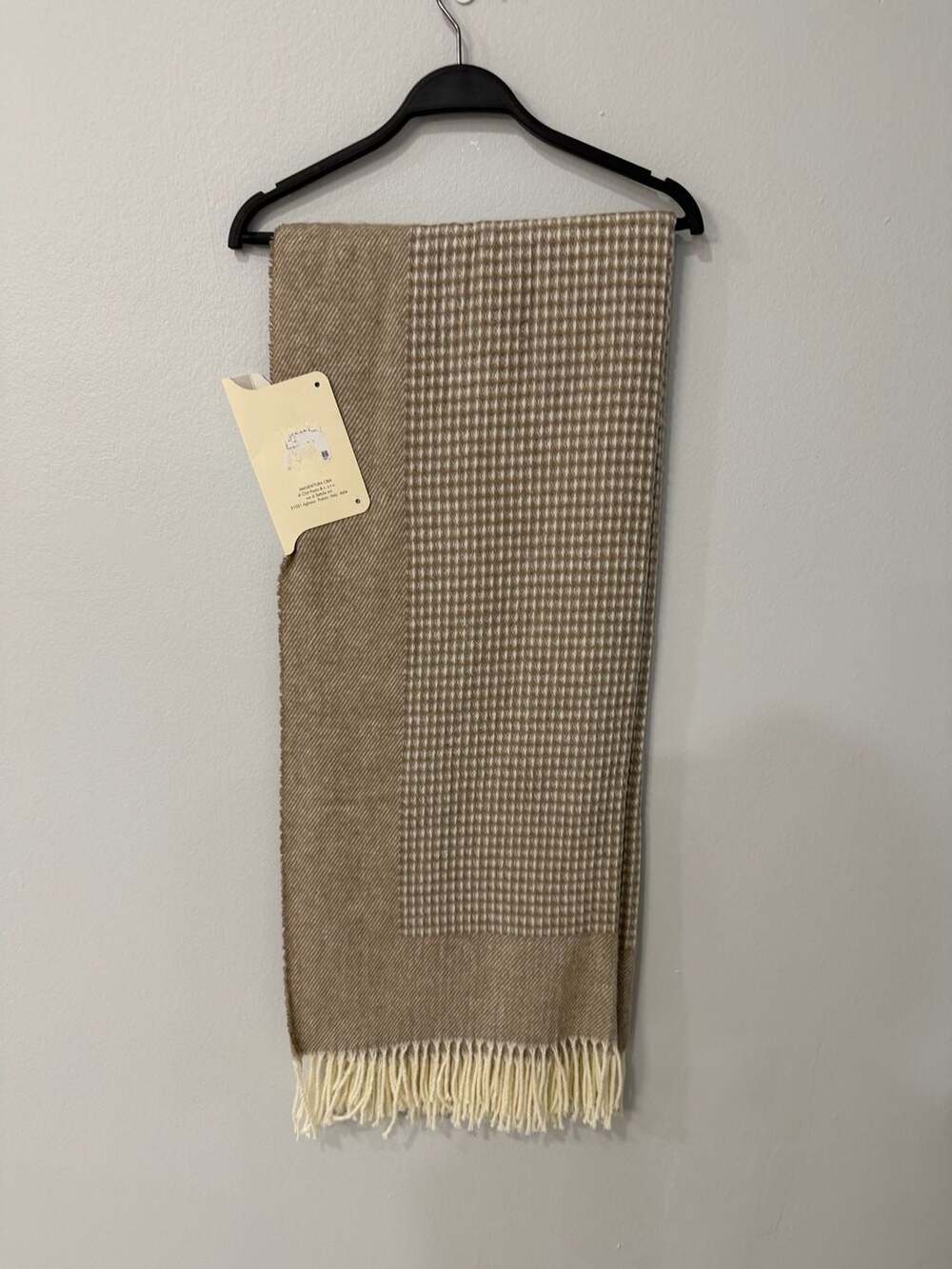 Nido Notte Italia Florence 1963 Beige Houndstooth Throw Blanket 51" x 67"
